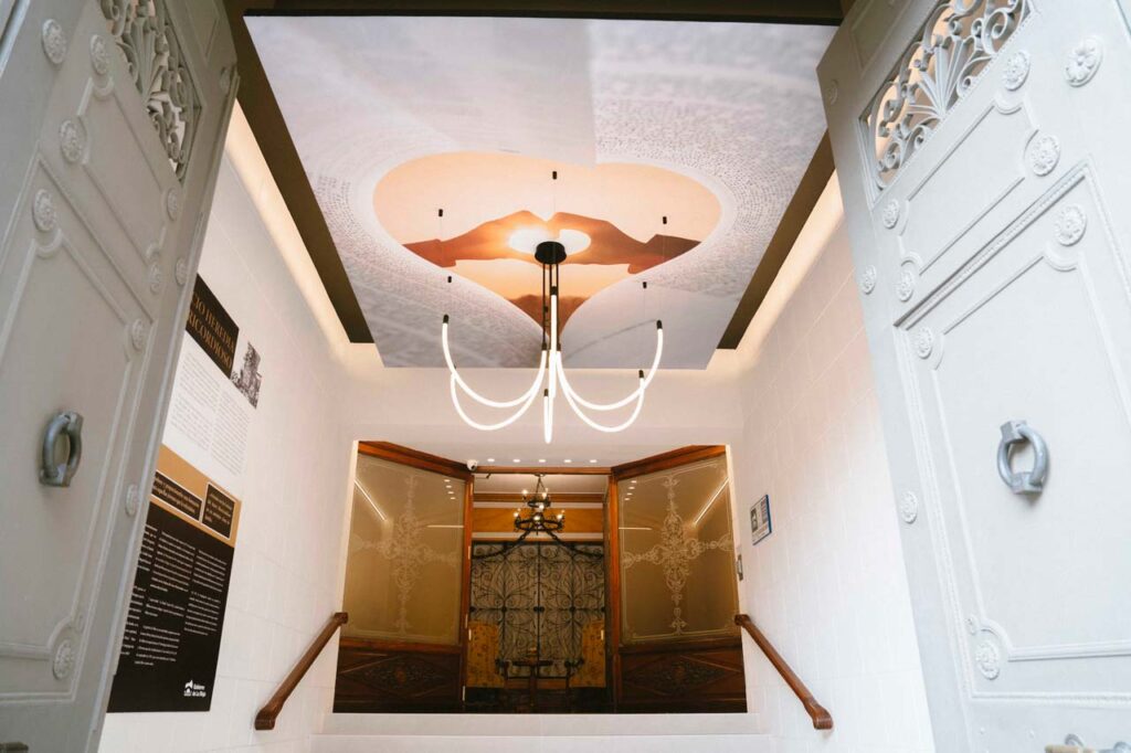 Entrada principal Colegio Amor Misericordioso - COAMI Alfaro