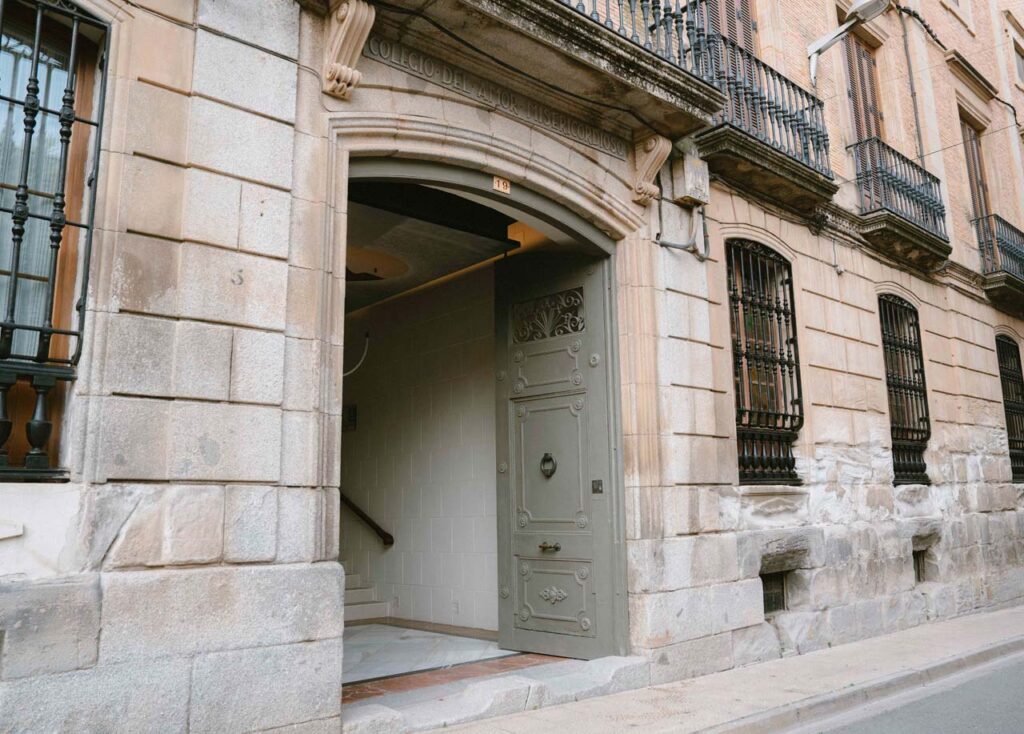 Entrada principal Colegio Amor Misericordioso - COAMI Alfaro